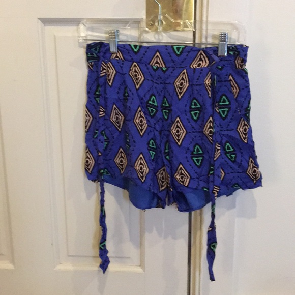 Ana Be front-tie shorts, size M - Picture 3 of 4